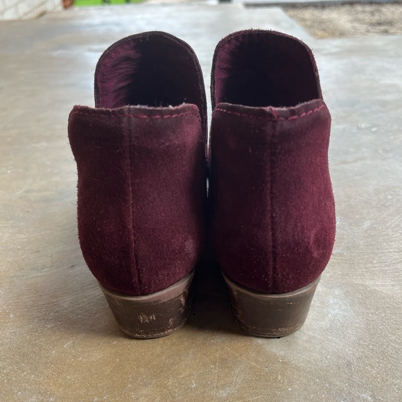 STEVE MADDEN’s “AUSTIN” BURGUNDY ANKLE BOOTIES - Picture 4 of 4